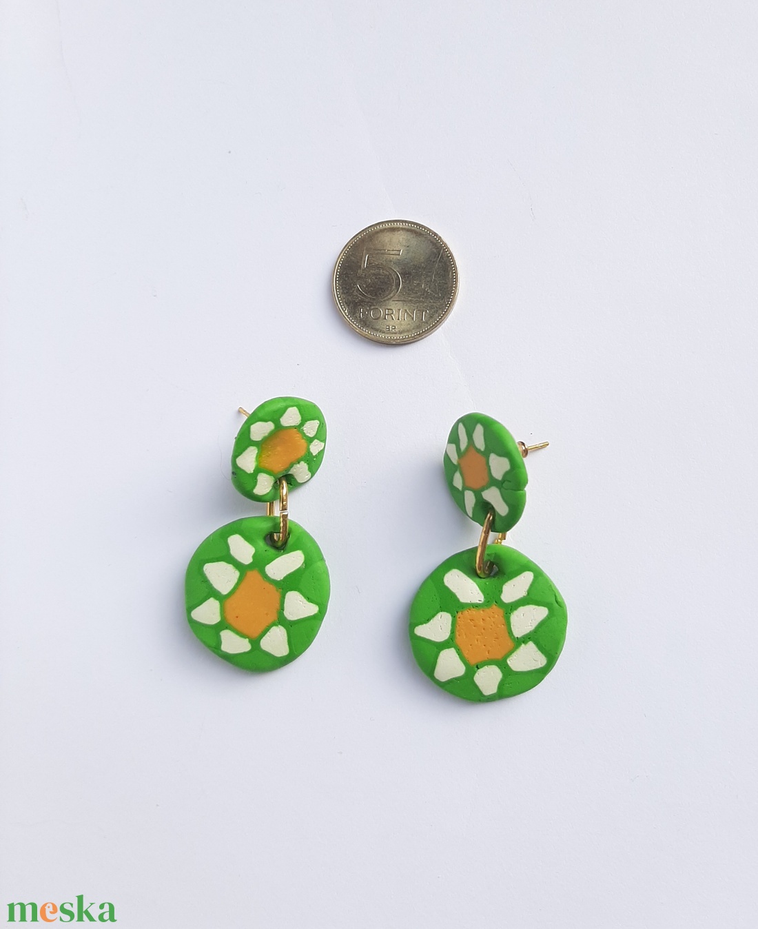 Millefiori margaréta mintás beszúrós fülbevaló - esküvő - ékszer - fülbevaló - Meska.hu