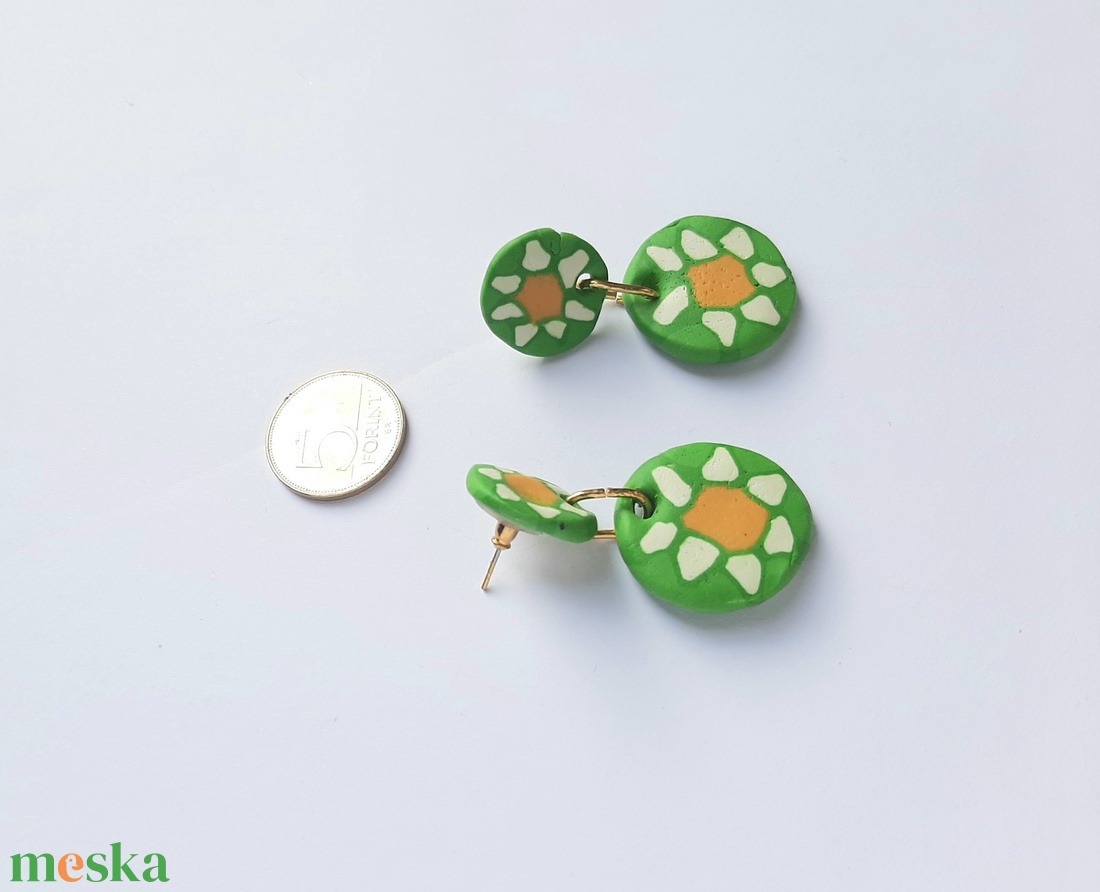 Millefiori margaréta mintás beszúrós fülbevaló - esküvő - ékszer - fülbevaló - Meska.hu