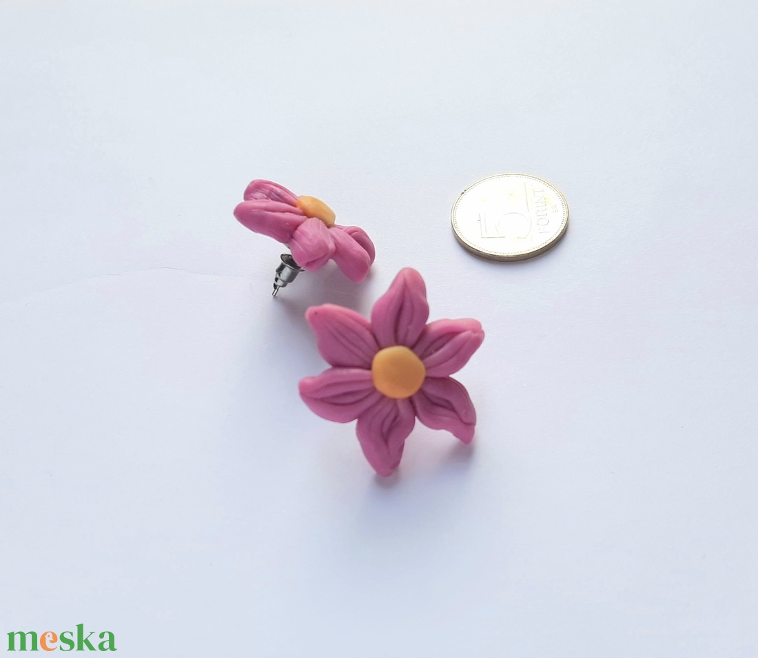 Lila virág fülbevaló sárga középpel - esküvő - ékszer - fülbevaló - Meska.hu