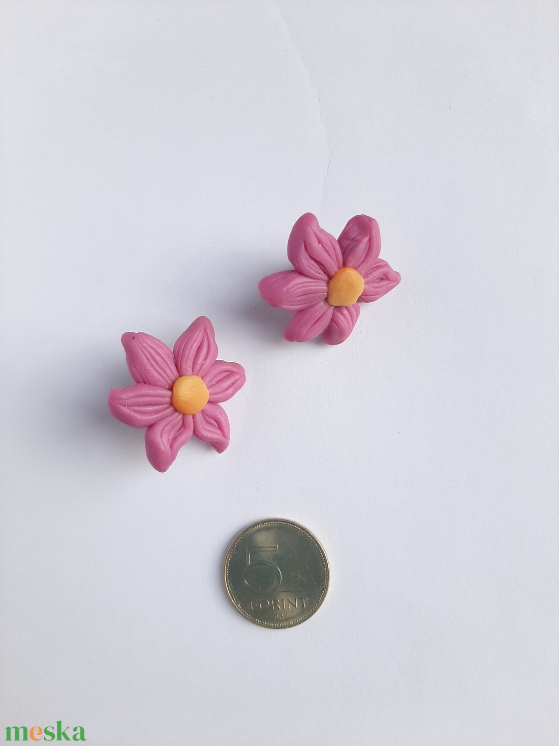 Lila virág fülbevaló sárga középpel - esküvő - ékszer - fülbevaló - Meska.hu