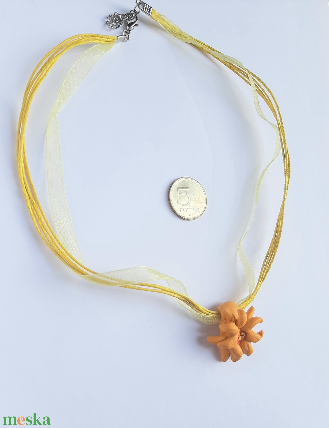 Virág medál pertli-organza szálon - ékszer - nyaklánc - medál - Meska.hu