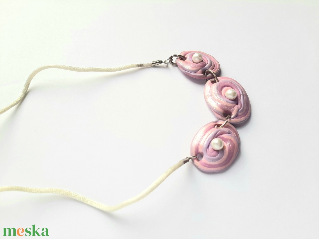 Ovális három korongos lánc tenyésztett gyönggyel - barackszín-fehér - ékszer - nyaklánc - statement nyaklánc - Meska.hu