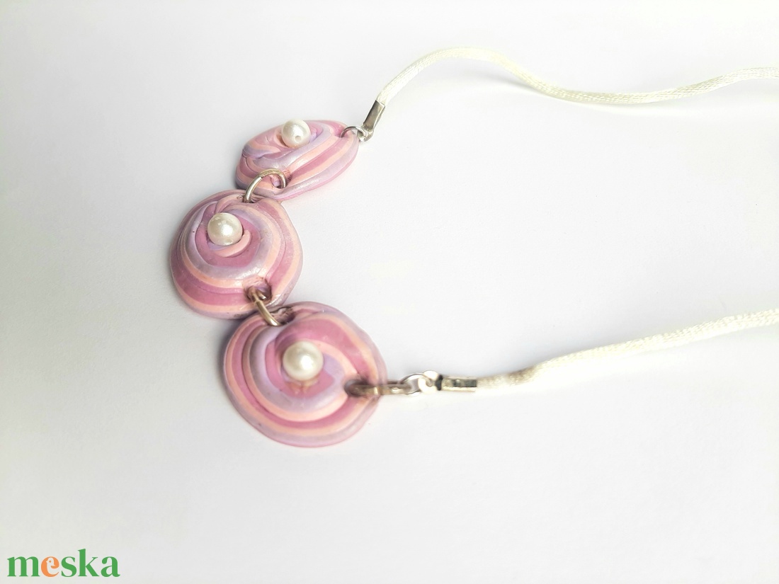 Ovális három korongos lánc tenyésztett gyönggyel - barackszín-fehér - ékszer - nyaklánc - statement nyaklánc - Meska.hu