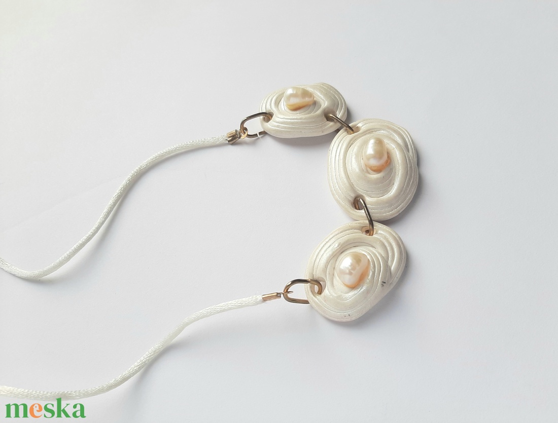 Ovális három korongos lánc tenyésztett gyönggyel - fehér - ékszer - nyaklánc - statement nyaklánc - Meska.hu