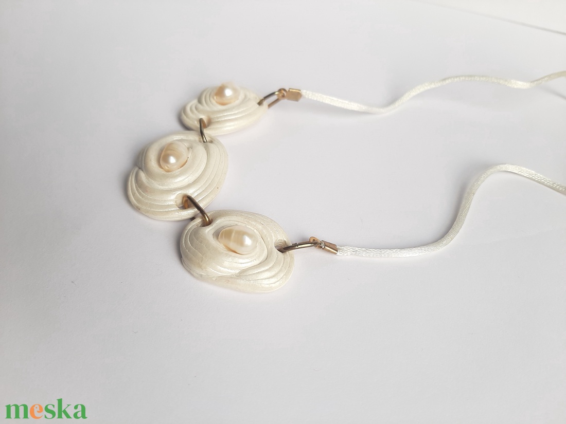 Ovális három korongos lánc tenyésztett gyönggyel - fehér - ékszer - nyaklánc - statement nyaklánc - Meska.hu