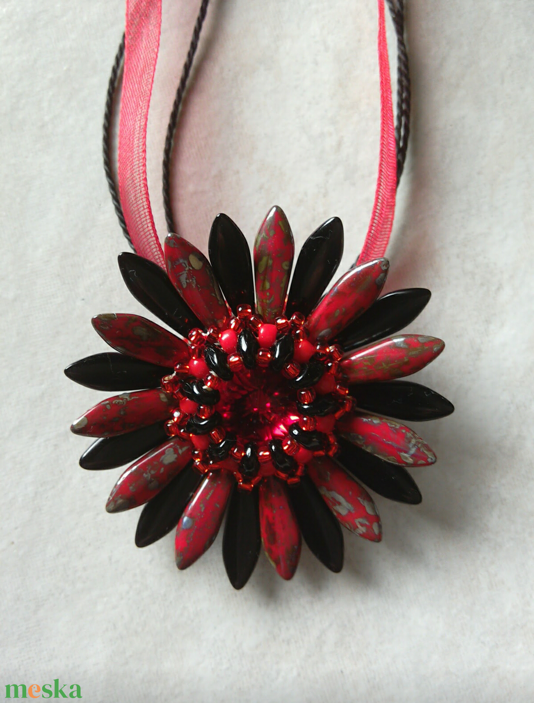 Piros Gerbera medál  - ékszer - nyaklánc - medálos nyaklánc - Meska.hu