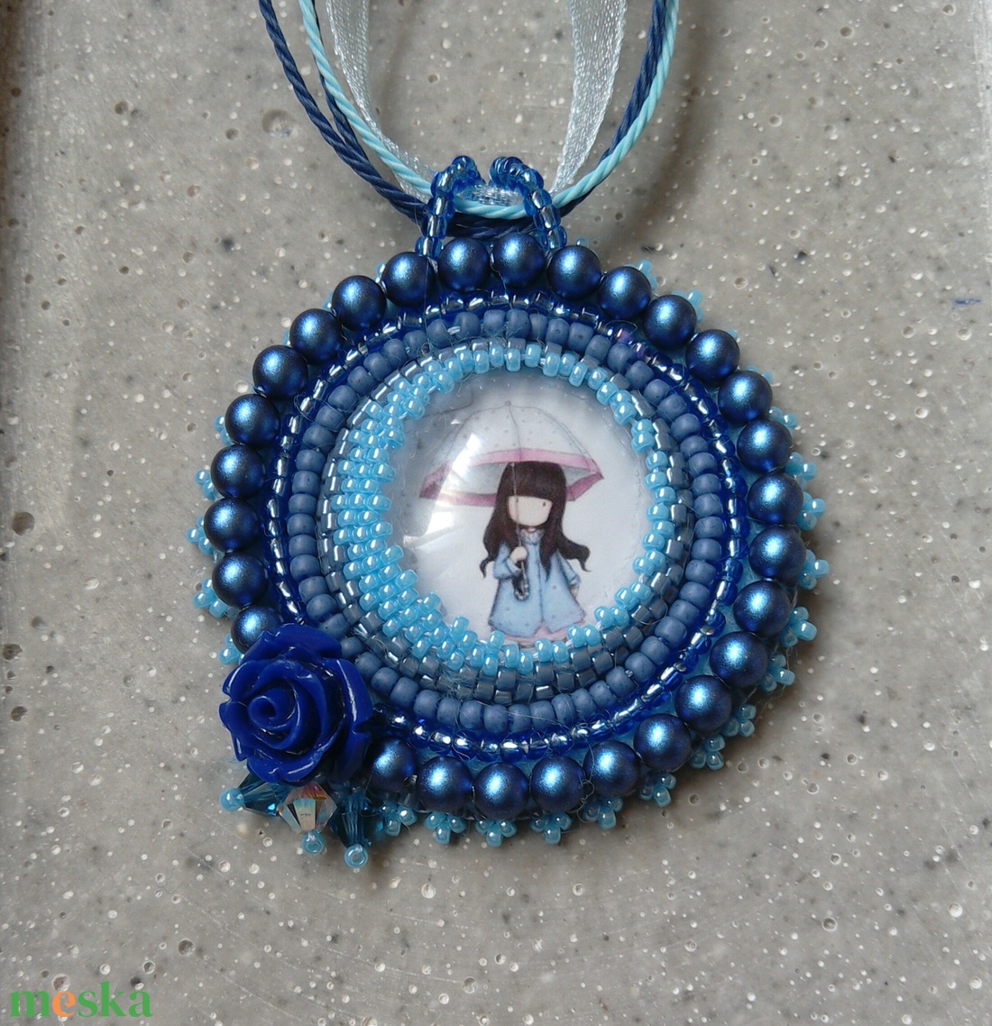 Kislány esernyővel, Gorjuss medál - ékszer - nyaklánc - medálos nyaklánc - Meska.hu