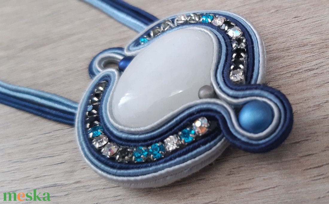 Jáde sújtás medál fülbevalóval  - ékszer - ékszerszett - Meska.hu