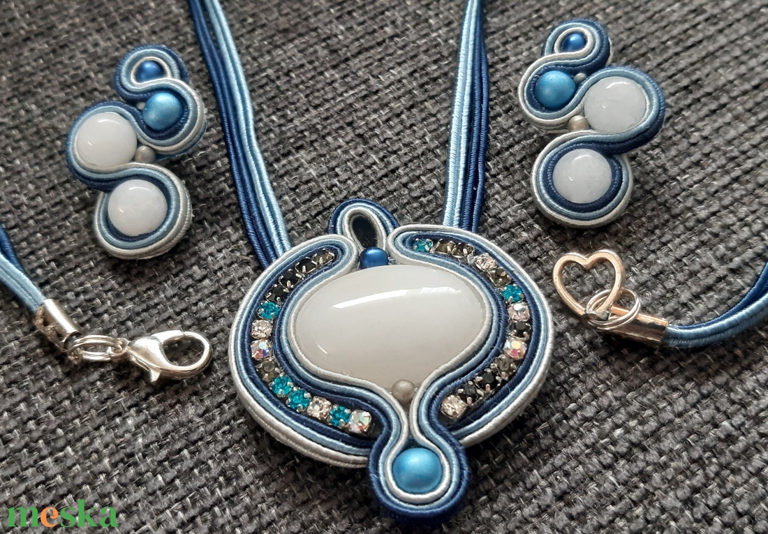 Jáde sújtás medál fülbevalóval  - ékszer - ékszerszett - Meska.hu