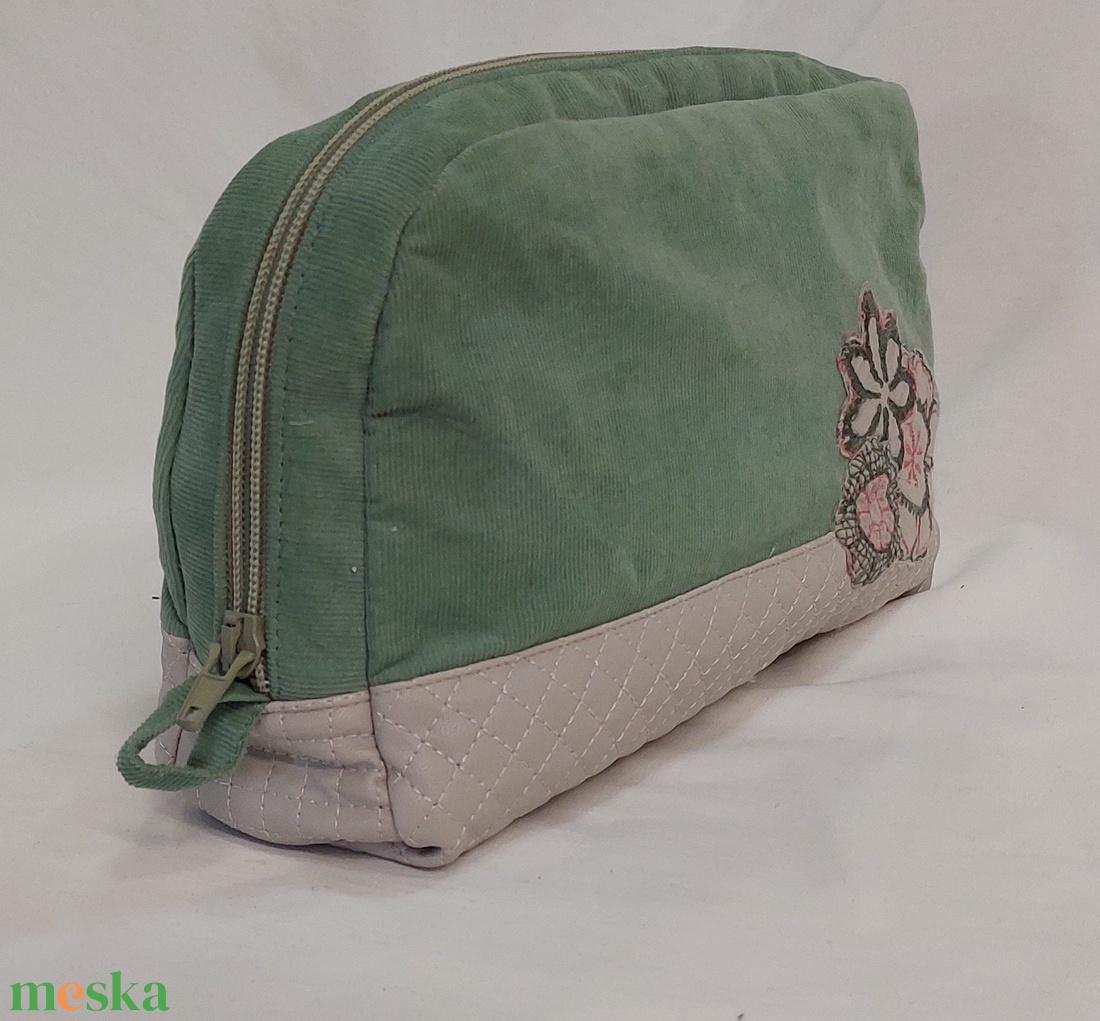 Zöld virágos neszesszer - táska & tok - neszesszer - Meska.hu Zöld virágos neszesszer - táska & tok - neszesszer - Meska.hu