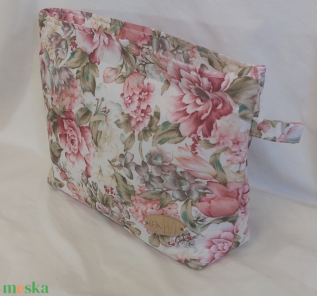 Rózsás neszeszer - táska & tok - neszesszer - Meska.hu Rózsás neszeszer - táska & tok - neszesszer - Meska.hu