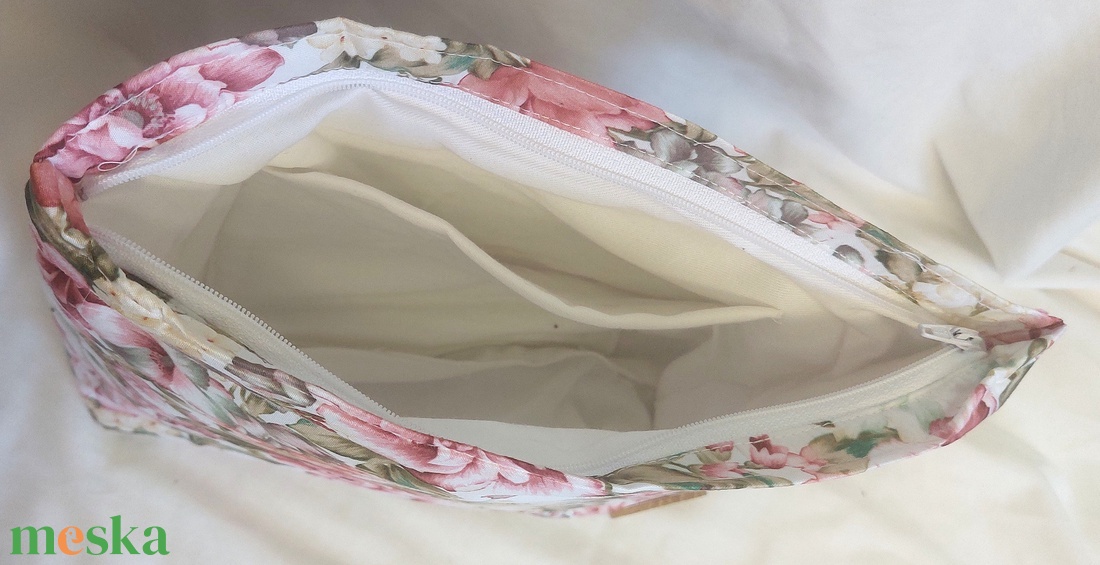 Rózsás neszeszer - táska & tok - neszesszer - Meska.hu Rózsás neszeszer - táska & tok - neszesszer - Meska.hu