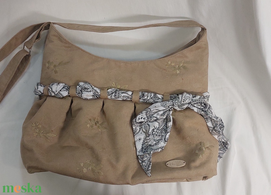 veluroa virághimzéses masnis táska - táska & tok - kézitáska & válltáska - válltáska - Meska.hu