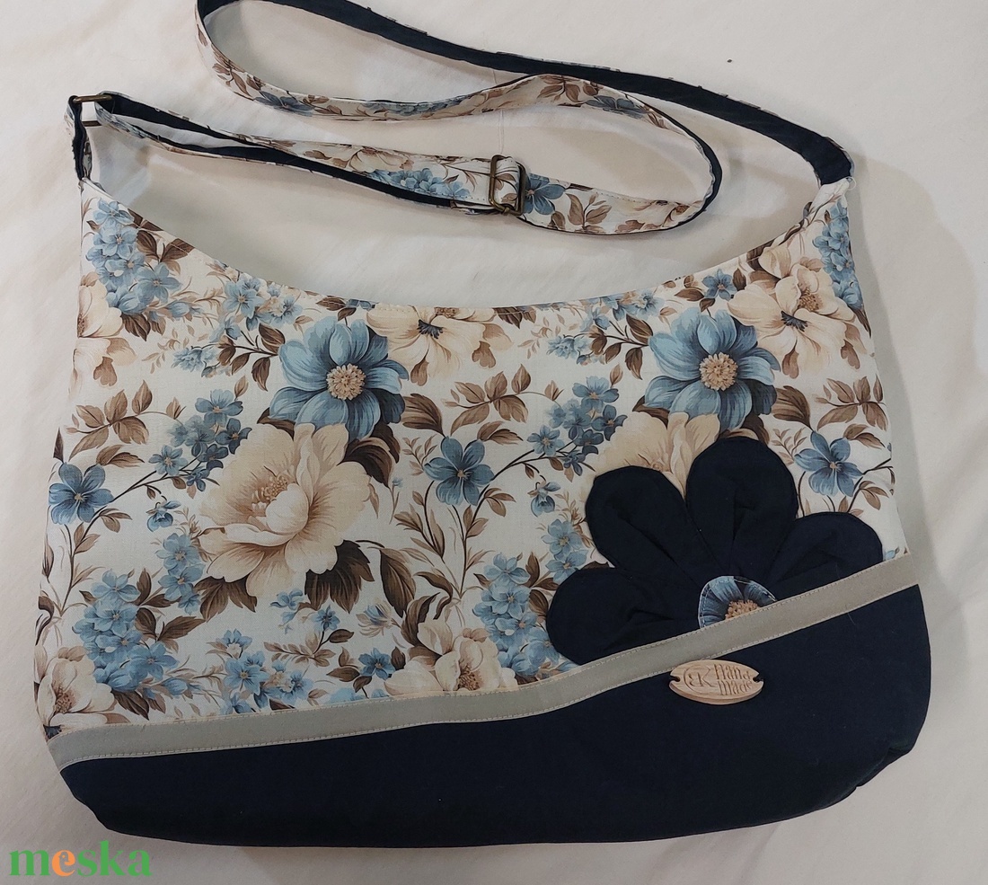 Virágos táska kékben - táska & tok - kézitáska & válltáska - vállon átvethető táska - Meska.hu