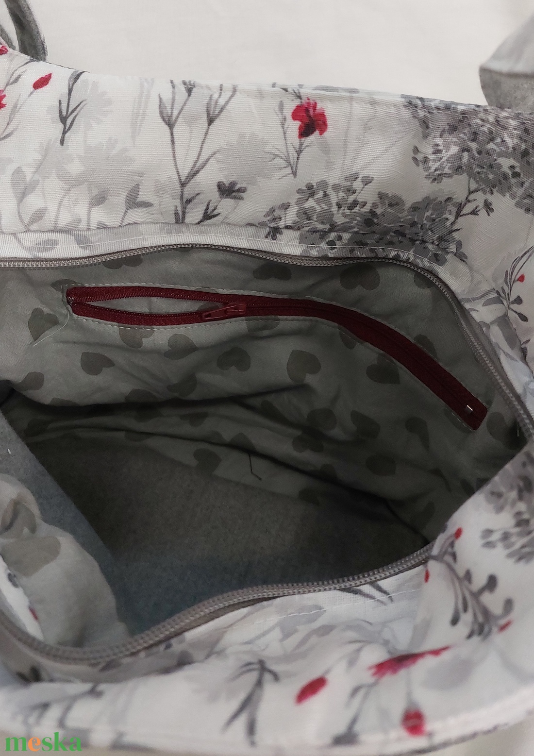 Virágos táska szürkében - táska & tok - kézitáska & válltáska - vállon átvethető táska - Meska.hu