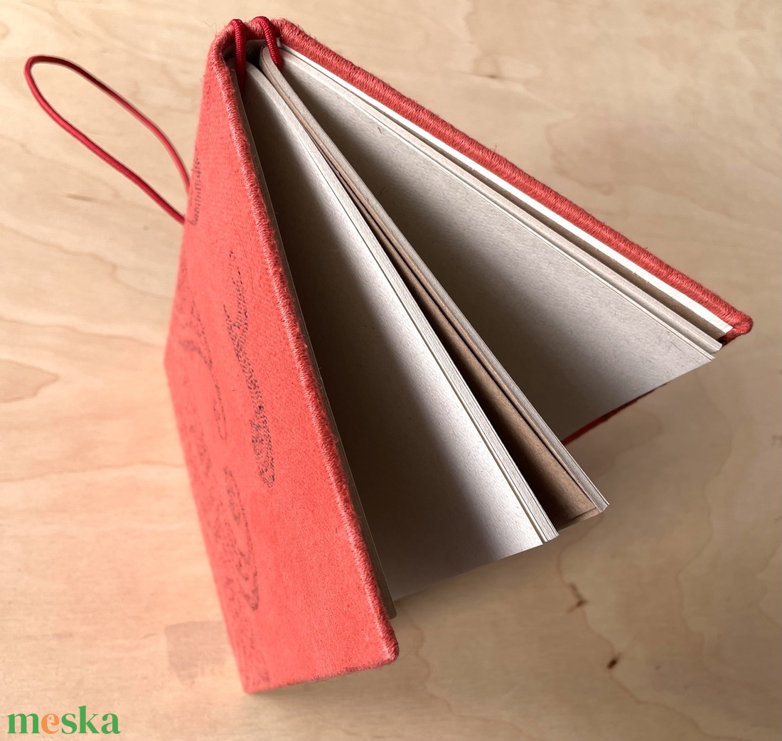 Piros füzettartó, füzetborító, traveller's notebook, A/5, keménytáblás, textilborítós - otthon & életmód - papír, írószer - könyv- és füzetborító - Meska.hu Piros füzettartó, füzetborító, traveller's notebook, A/5, keménytáblás, textilborítós - otthon & életmód - papír, írószer - könyv- és füzetborító - Meska.hu