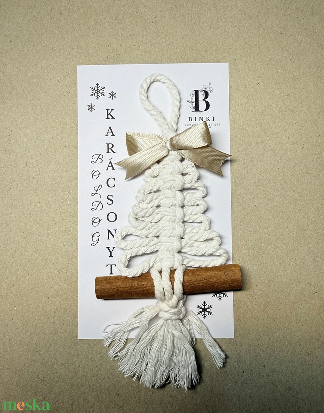 Makramé fenyőfa fahéjjal - karácsony - karácsonyi lakásdekoráció - karácsonyi manók, figurák - Meska.hu