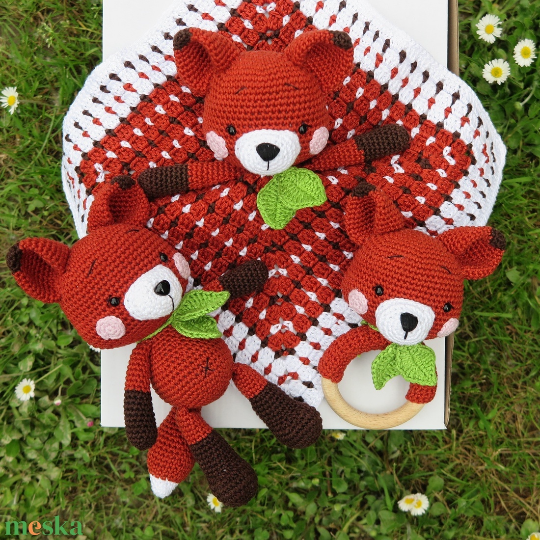 Horgolt Raindrop róka és csörgő babaköszöntő ajándékcsomag - játék & sport - Meska.hu