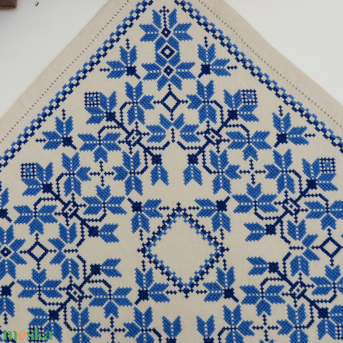 Tiszavidéki, beregi keresztszemes hímzett kisterítő és bortartó szett (11.) - otthon & életmód - konyhafelszerelés, tálalás - tálalás - tálalás - Meska.hu