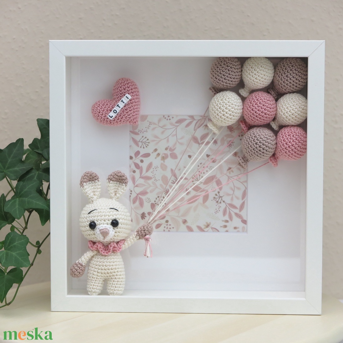 Horgolt, névreszóló NYUSZI babaköszöntő kép, keresztelőajándék, babaszoba dekoráció - játék & sport - babalátogató ajándékcsomag - Meska.hu