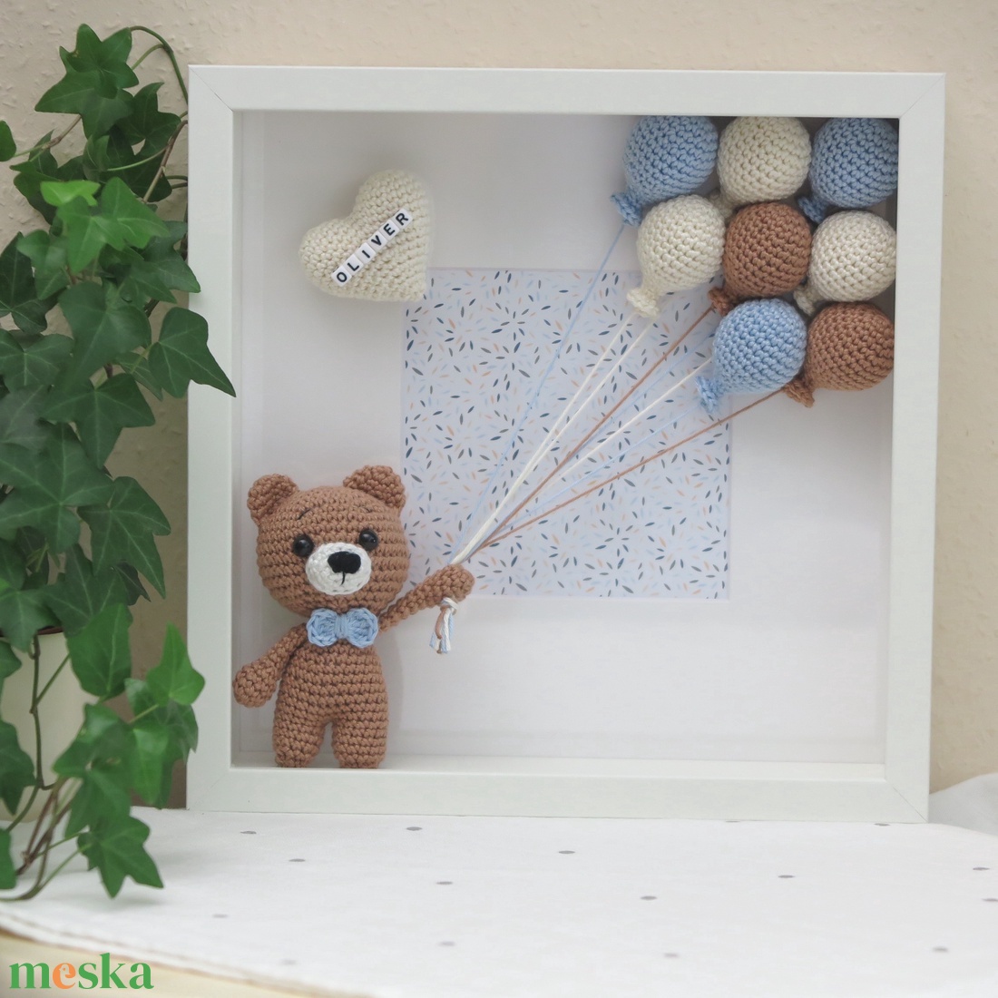 Horgolt, névreszóló MACI babaköszöntő kép, keresztelőajándék, babaszoba dekoráció - játék & sport - babalátogató ajándékcsomag - Meska.hu
