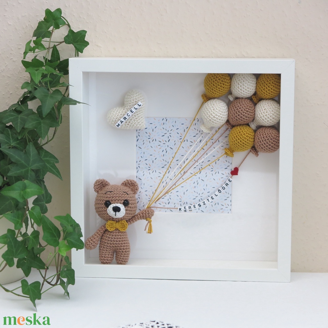 Horgolt, névreszóló MACI babaköszöntő kép, keresztelőajándék, babaszoba dekoráció - játék & sport - babalátogató ajándékcsomag - Meska.hu
