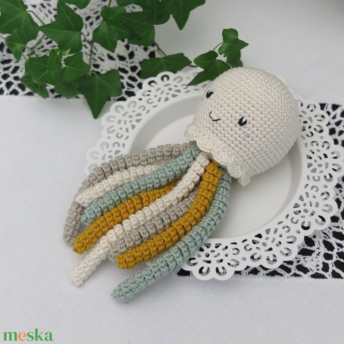 Horgolt krém polip alvóka babajáték - baba - mama - baba játékok - szundikendő, alvóka - Meska.hu