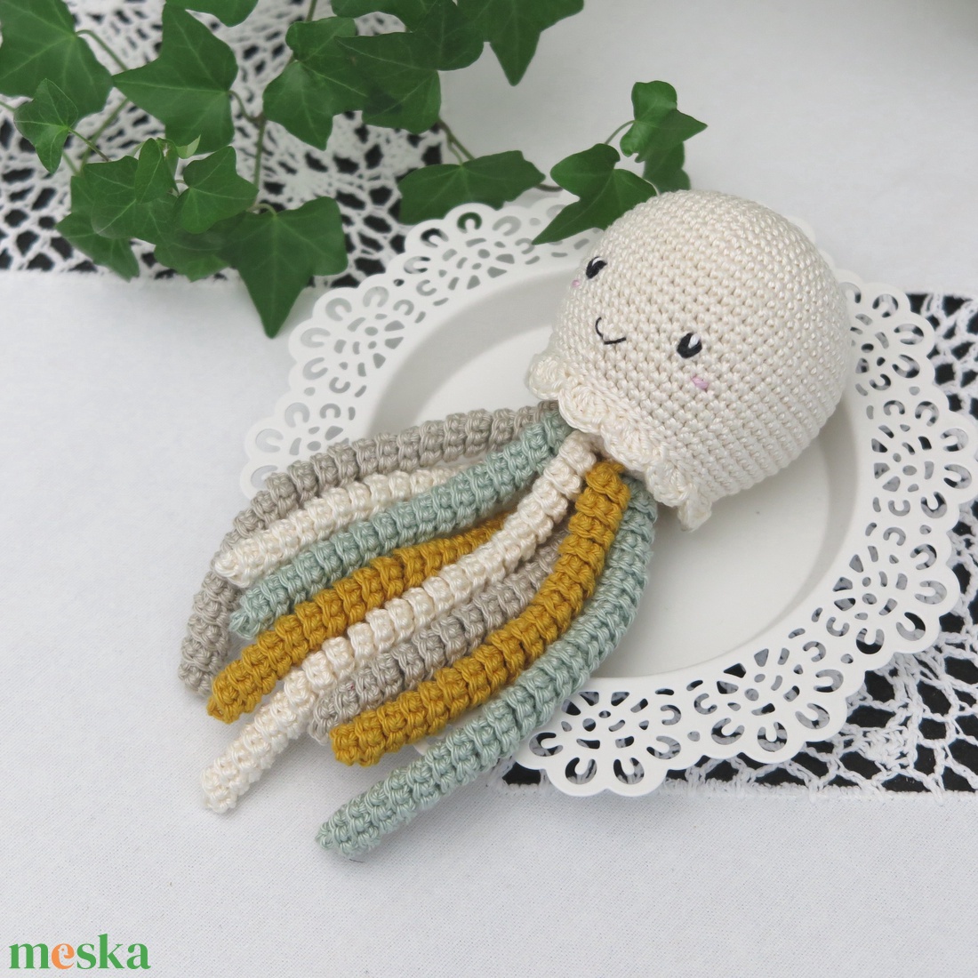 Horgolt krém polip alvóka babajáték - baba - mama - baba játékok - szundikendő, alvóka - Meska.hu