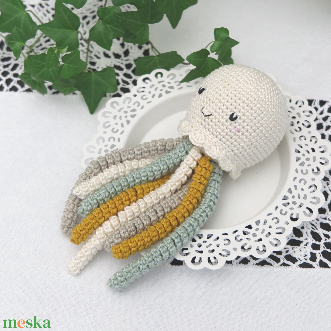 Horgolt krém polip újszülötteknek - Bababarát alvóka (100% pamut) - baba - mama - baba játékok - szundikendő, alvóka - Meska.hu