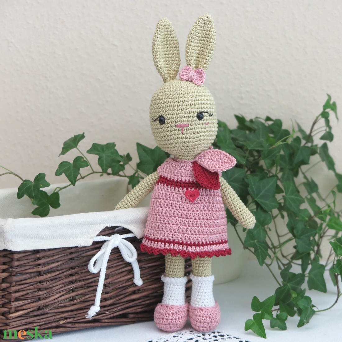 Horgolt, öltöztethető Rózi nyuszi - játék & sport - plüssállat & játékfigura - nyuszi - Meska.hu