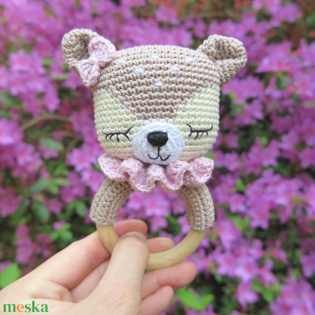 Horgolt MIA őzike csörgő, rágóka - baba - mama - baba játékok - csörgő - Meska.hu