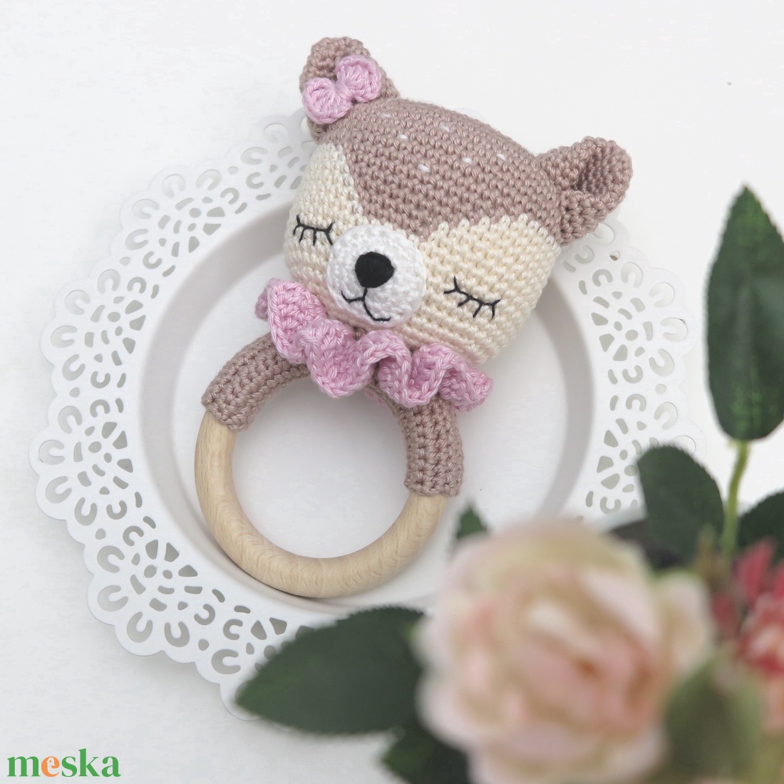 Horgolt MIA őzike csörgő, rágóka - baba - mama - baba játékok - csörgő - Meska.hu