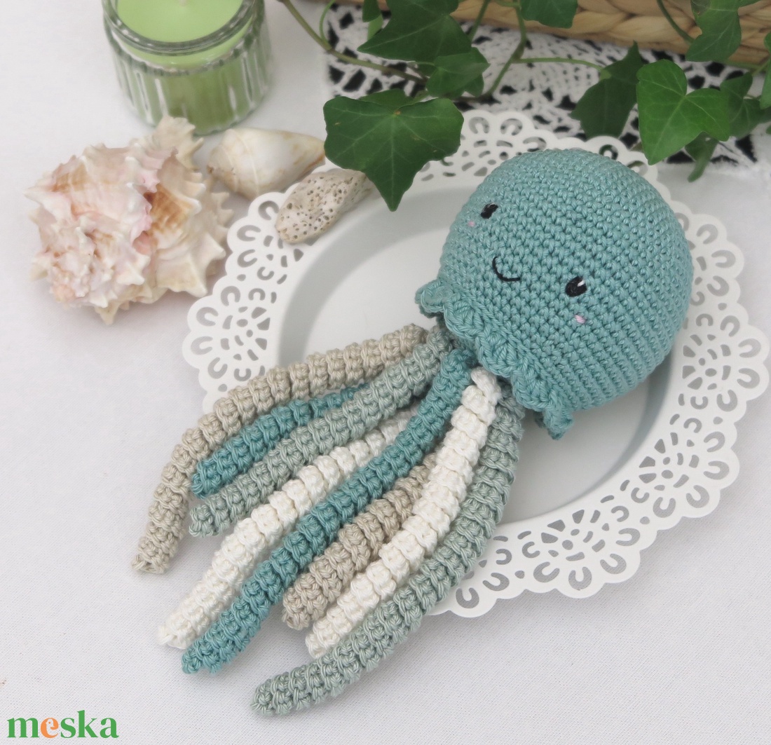 Babaváró ajándék: Horgolt zsálya polip újszülötteknek - Bababarát alvóka (100% pamut) - baba - mama - babalátogató ajándékcsomag - Meska.hu