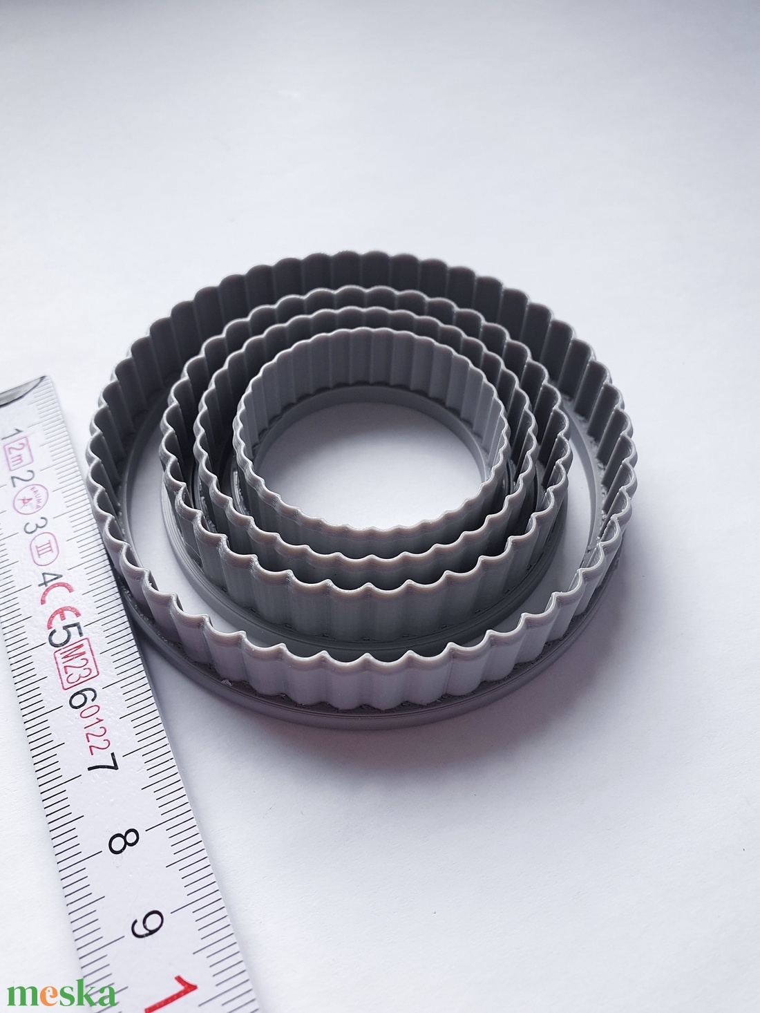 Kör alakú kiszúró cakkos éllel, Agyag, polymer clay, égethető gyurma, mézeskalács, keksz, szappan kiszúró - kellékek & szerszámok - díszíthető tárgyak - kerámia - Meska.hu Kör alakú kiszúró cakkos éllel, Agyag, polymer clay, égethető gyurma, mézeskalács, keksz, szappan kiszúró - kellékek & szerszámok - díszíthető tárgyak - kerámia - Meska.hu