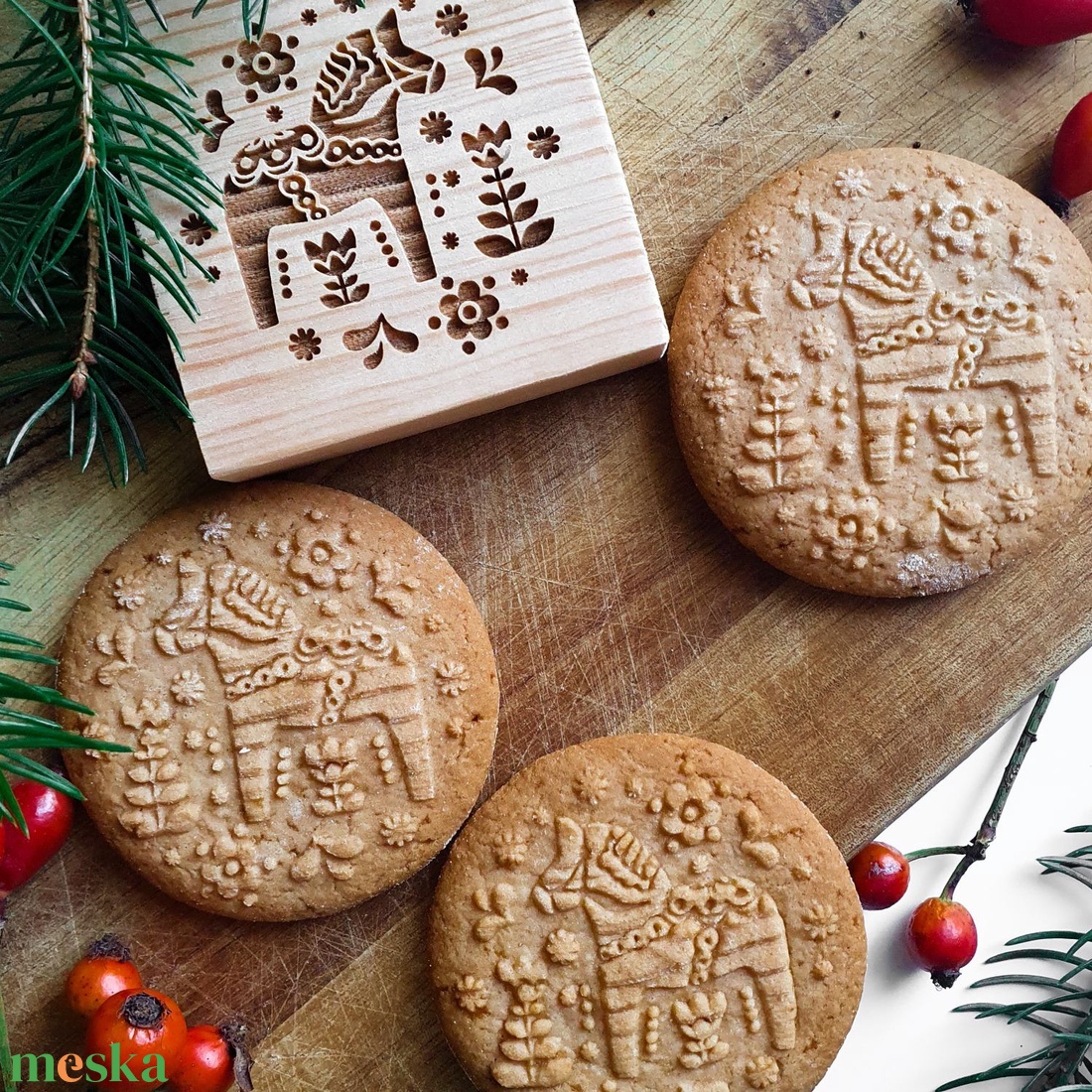 Dala ló - Karácsonyi mézeskalács kekszpecsét folklór skandináv mintával - otthon & életmód - konyhafelszerelés, tálalás - sütés, főzés - sütidísz - Meska.hu