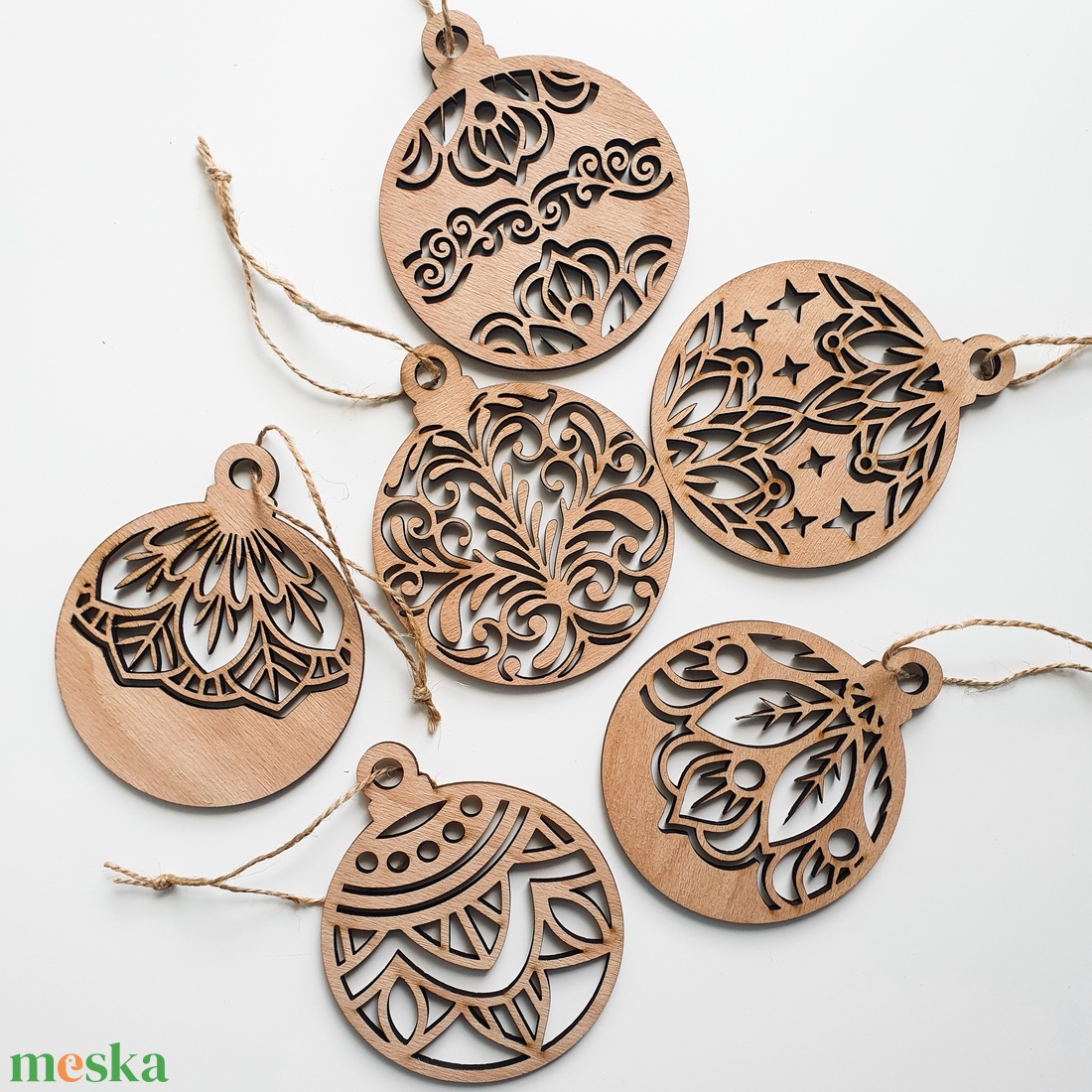 Karácsonyfadísz fából, gömbök szett - karácsony - karácsonyi lakásdekoráció - karácsonyfadíszek - Meska.hu Karácsonyfadísz fából, gömbök szett - karácsony - karácsonyi lakásdekoráció - karácsonyfadíszek - Meska.hu