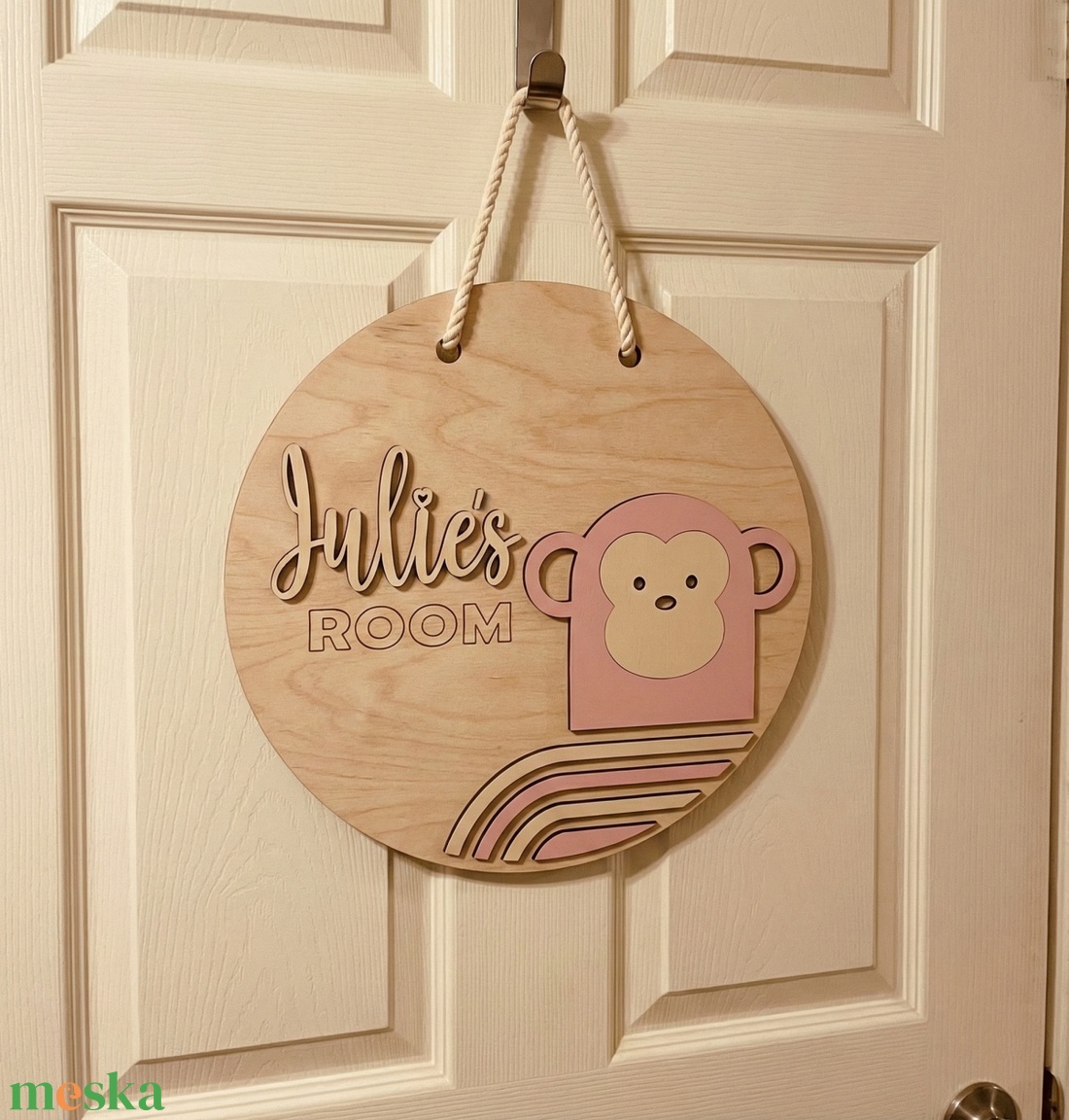 Névtábla ajtóra, egyedi ajtódísz, majom mintával, kreatív fotózási kellék - otthon & életmód - dekoráció - ajtó- és ablak dekoráció - ajtódísz & kopogtató - Meska.hu