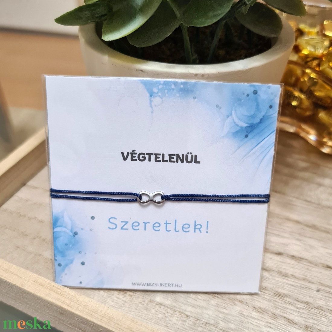 Végtelen jel medálos zsinór karkötő kísérőkártyával - ékszer - karkötő - karkötő medállal - Meska.hu