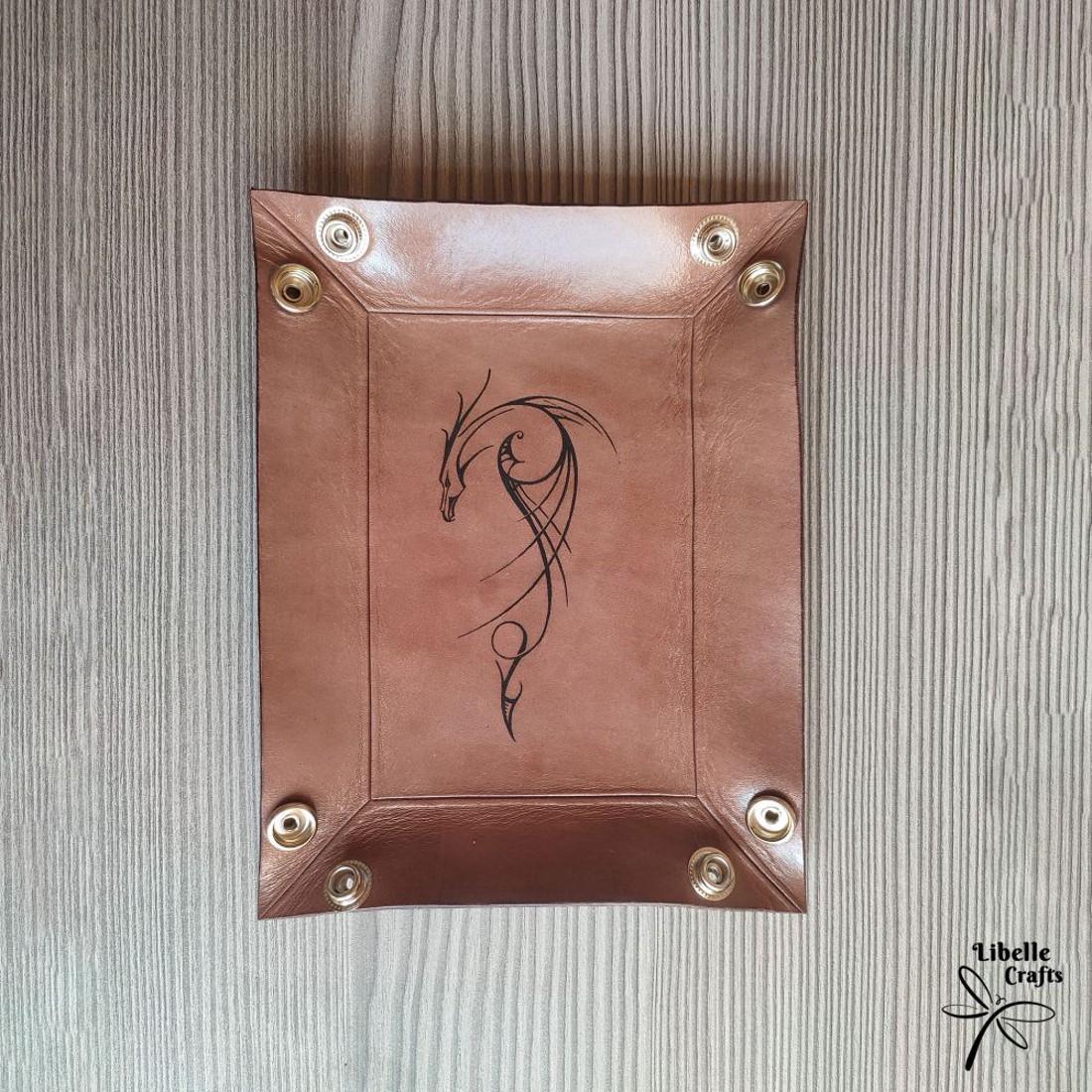 Sárkány sziluettes kockadobó tálca - játék & sport - szerepjáték - Meska.hu