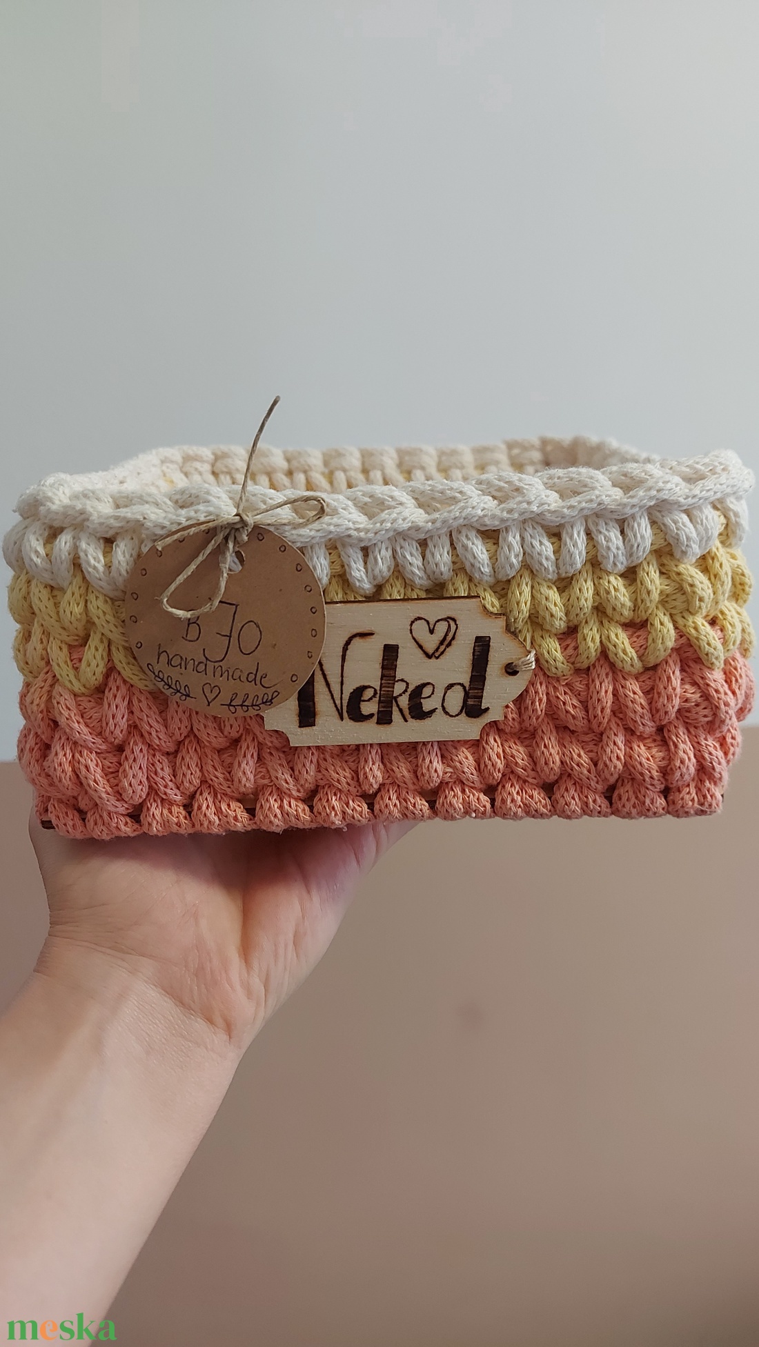 Horgolt négyzet kosár Anyák Napjára- Neked felirattal - otthon & életmód - tárolás & rendszerezés - tárolókosár - Meska.hu