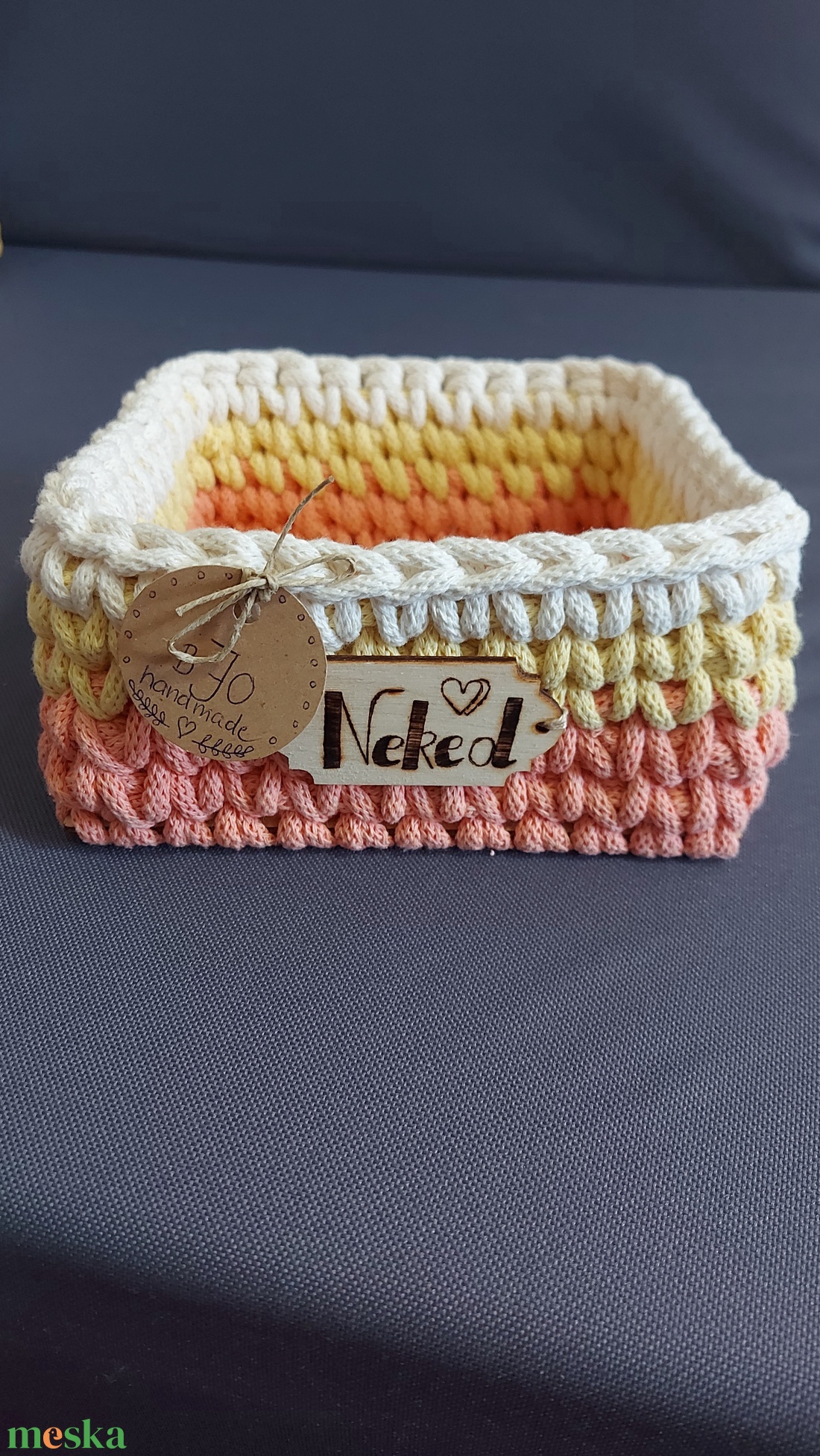 Horgolt négyzet kosár Anyák Napjára- Neked felirattal - otthon & életmód - tárolás & rendszerezés - tárolókosár - Meska.hu