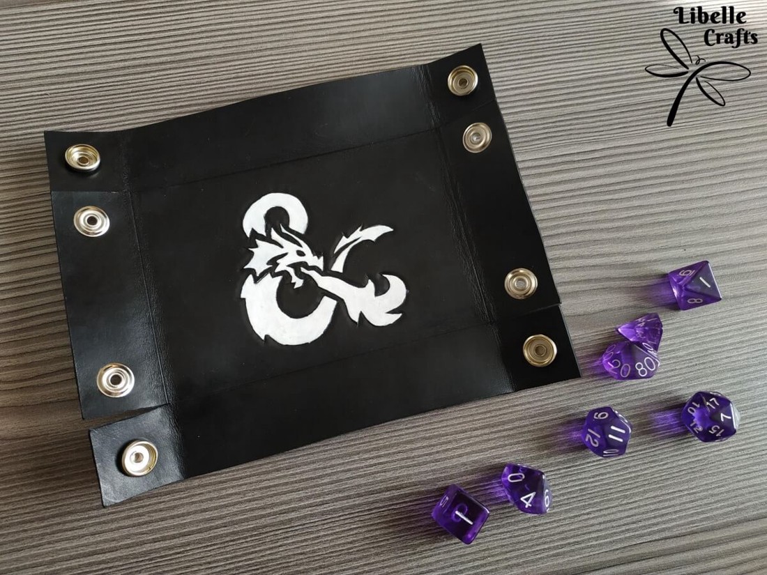 Dungeons and Dragons kockadobó tálca - játék & sport - táblajáték és kártyajáték - társasjátékok - dobókocka - Meska.hu