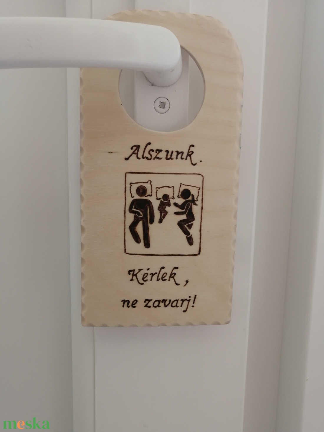 Kétoldalú ajtókilincs tábla - Alszunk, ne zavarj!  - otthon & életmód - dekoráció - ajtó- és ablak dekoráció - ajtódísz & kopogtató - Meska.hu