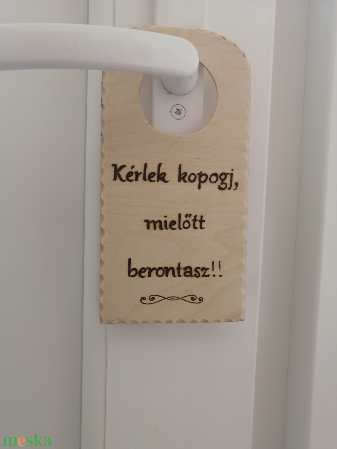 Kétoldalú ajtókilincs tábla - Alszunk, ne zavarj!  - otthon & életmód - dekoráció - ajtó- és ablak dekoráció - ajtódísz & kopogtató - Meska.hu