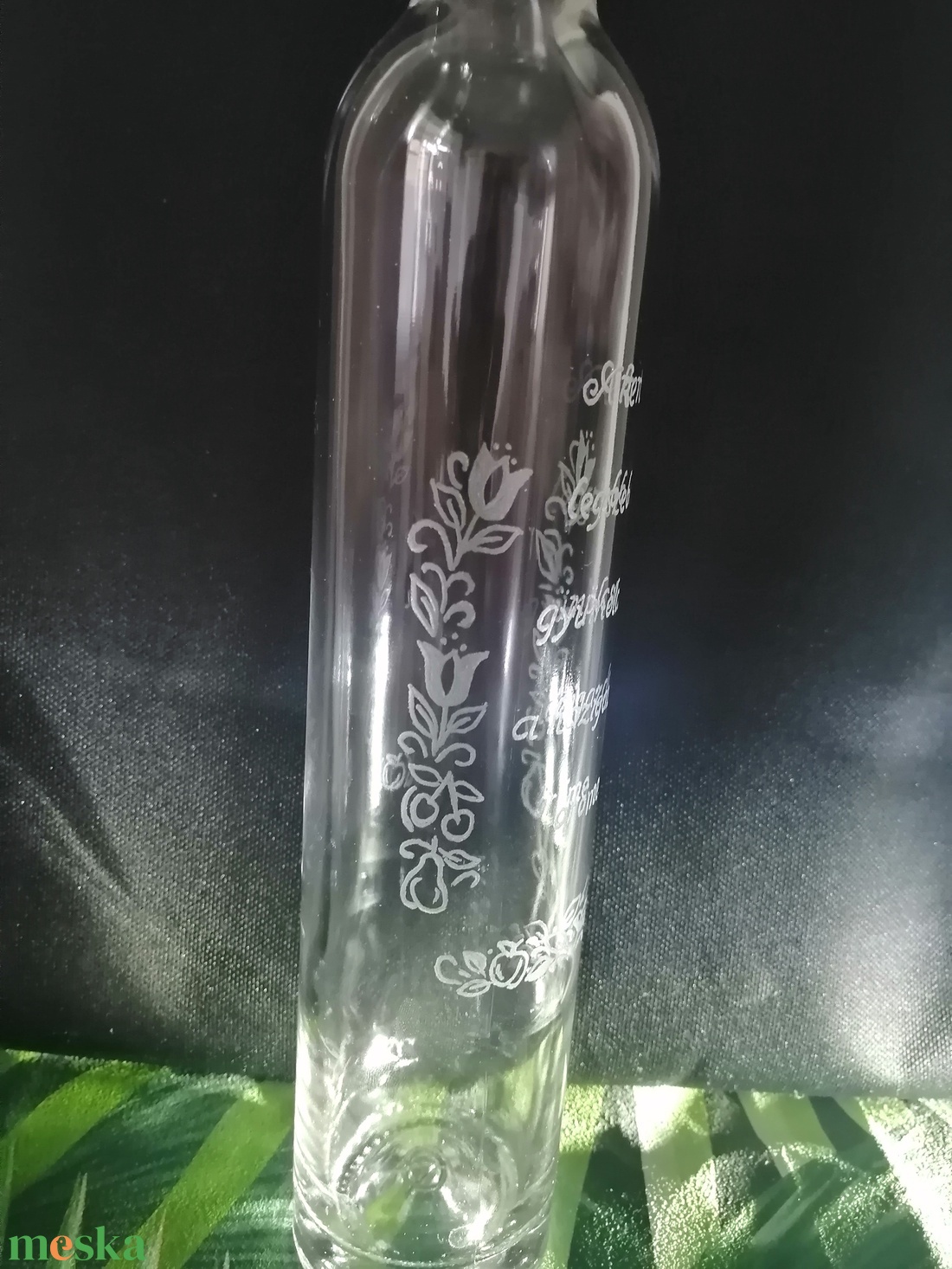 Kézzel gravírozott pálinkás üveg � Egyedi, saját feliratos késztermék (0,5 l) - otthon & életmód - konyhafelszerelés, tálalás - flaska, csatos üveg - Meska.hu