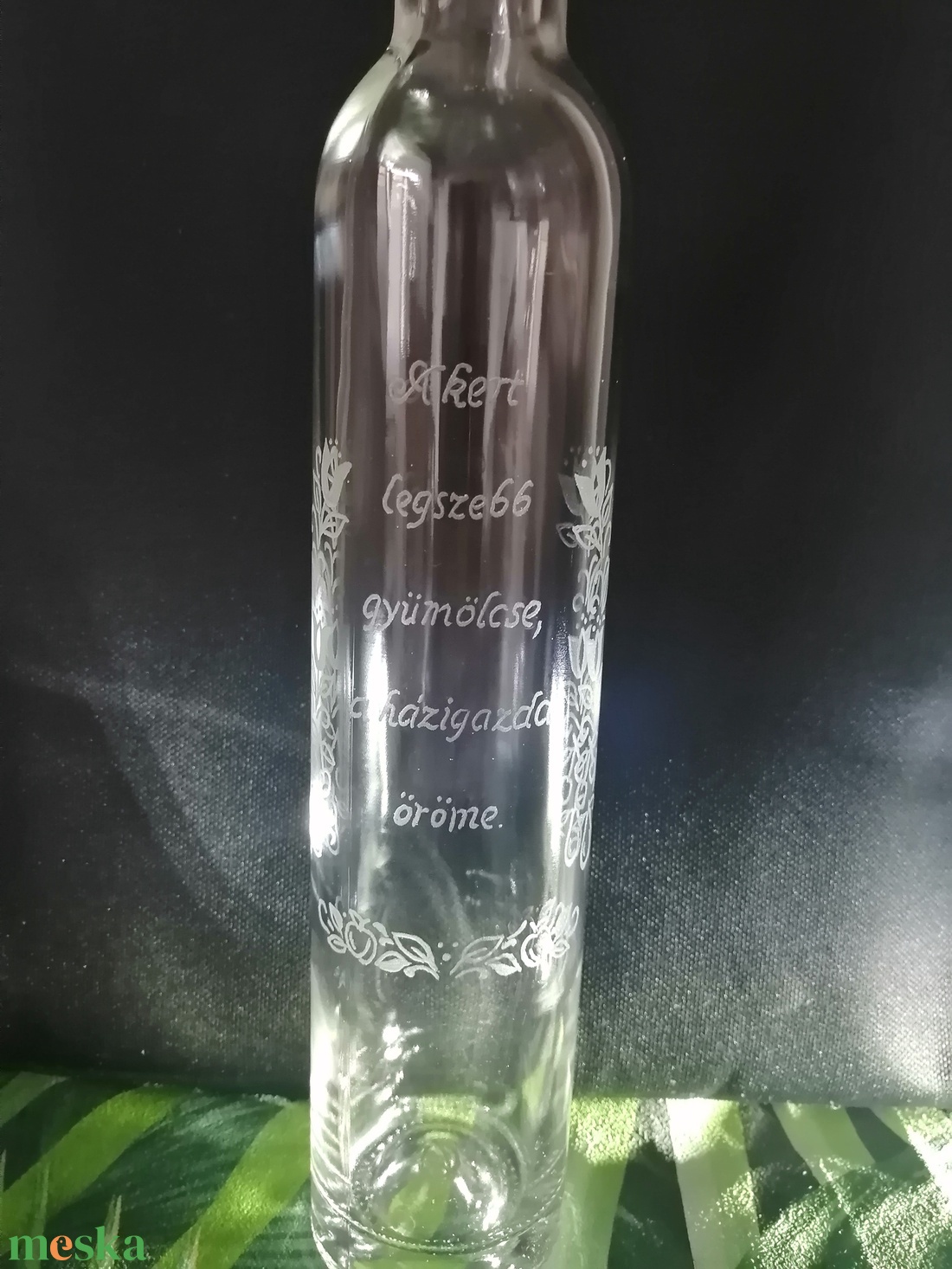 Kézzel gravírozott pálinkás üveg � Egyedi, saját feliratos késztermék (0,5 l) - otthon & életmód - konyhafelszerelés, tálalás - flaska, csatos üveg - Meska.hu