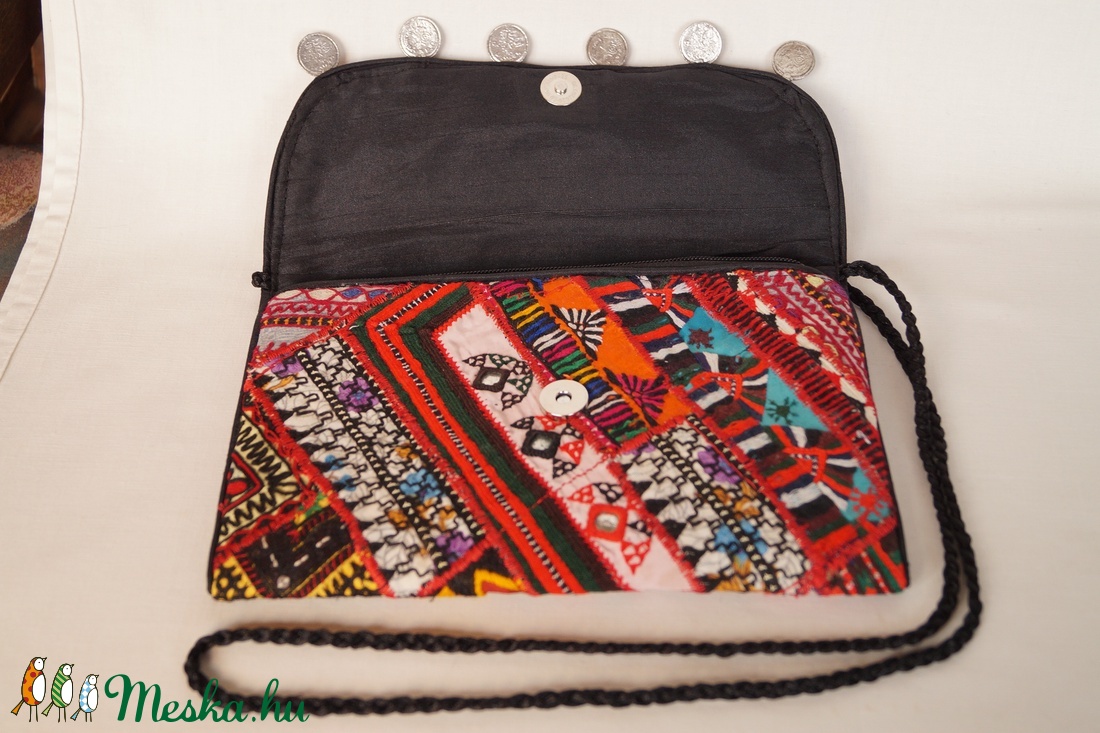 Boríték táska, kézzel hímzett, patchwork válltáska, kézi táska 4. - táska & tok - kézitáska & válltáska - vállon átvethető táska - Meska.hu Boríték táska, kézzel hímzett, patchwork válltáska, kézi táska 4. - táska & tok - kézitáska & válltáska - vállon átvethető táska - Meska.hu