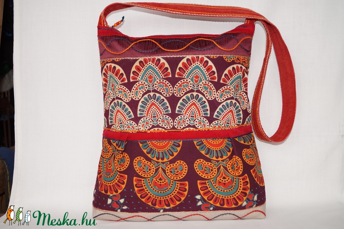 Tűznyelv, bordó-narancs, 2 oldalt, különböző mintával díszített, nagy méretű válltáska -  - Meska.hu