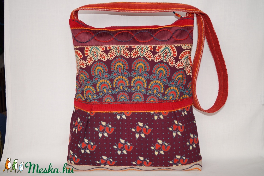 Tűznyelv, bordó-narancs, 2 oldalt, különböző mintával díszített, nagy méretű válltáska -  - Meska.hu