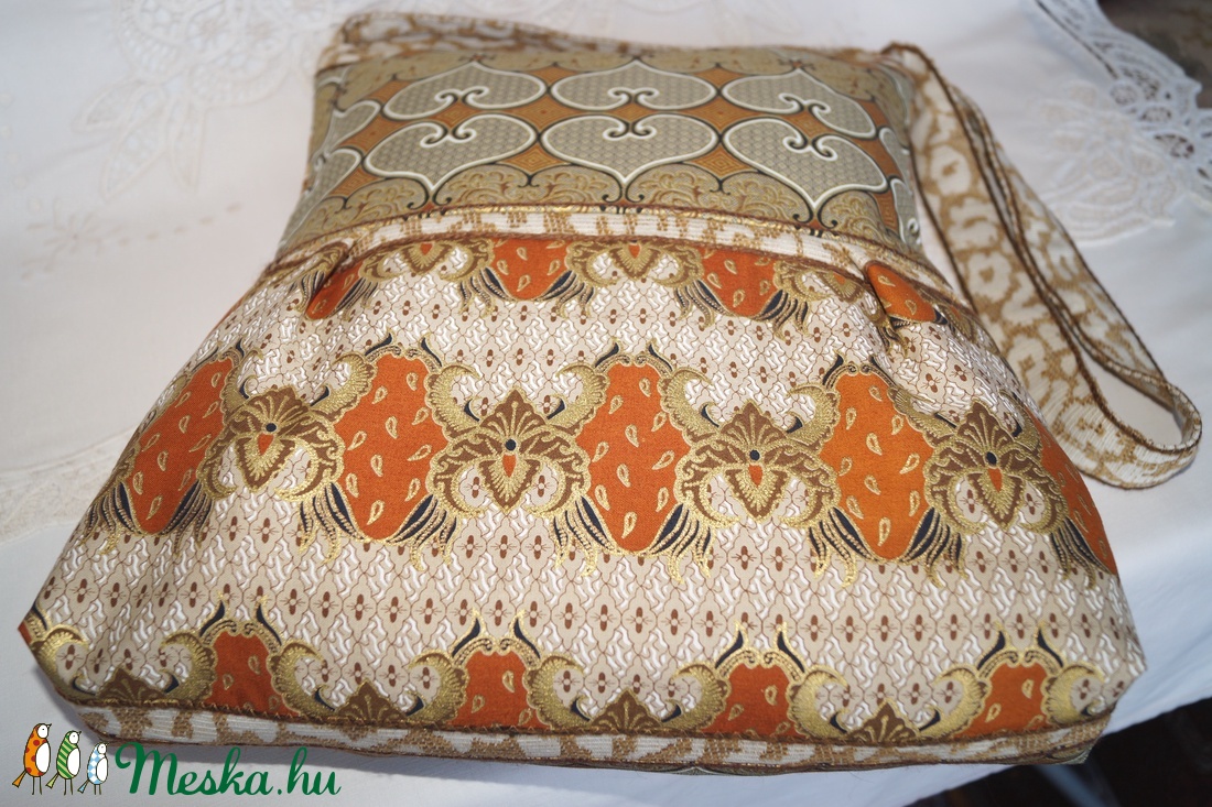  Arany-narancs-barna, indonéz mintás, nagy méretű, pakolós válltáska 2. - táska & tok - kézitáska & válltáska - válltáska - Meska.hu